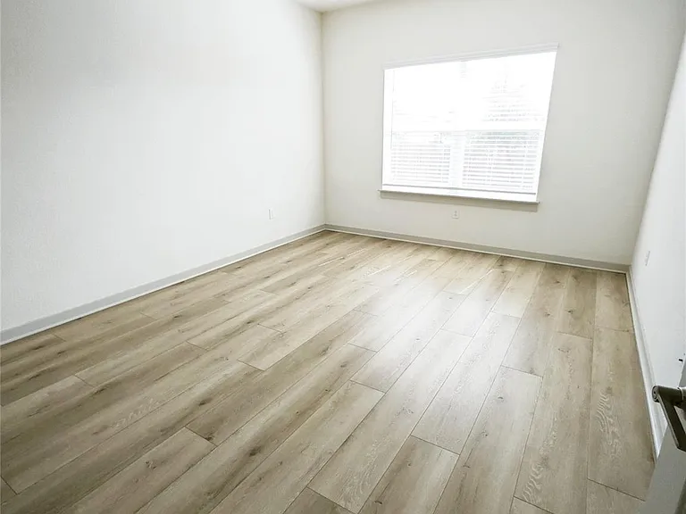 10705 Meris Ln — Photo 14