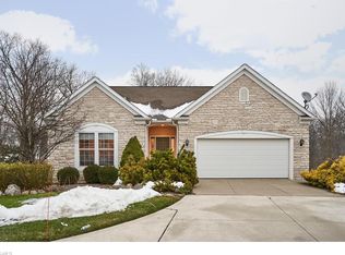 571 Dover Dr, Aurora, OH 44202