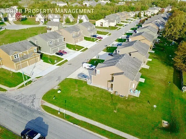 2076 S 137th St — Photo 15