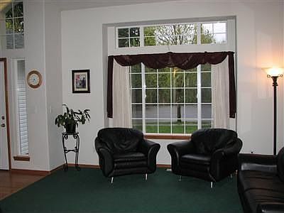 4th image of 604 123rd Ave NE