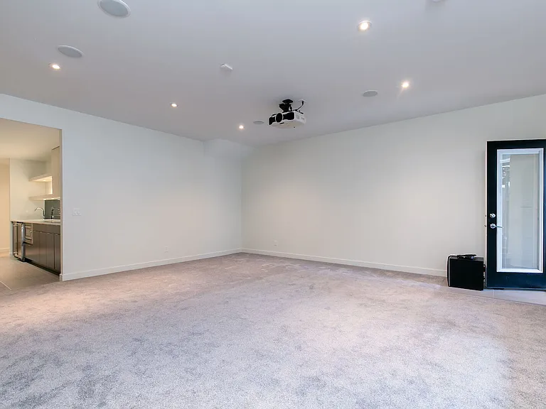 2438 29th Ave SW — Photo 38