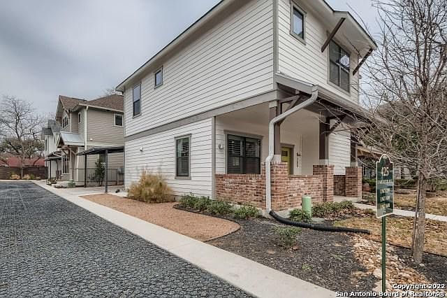 1st image of 425 E Mistletoe Ave #200