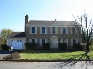 19 Barnswallow Ct, Sterling, VA 20164