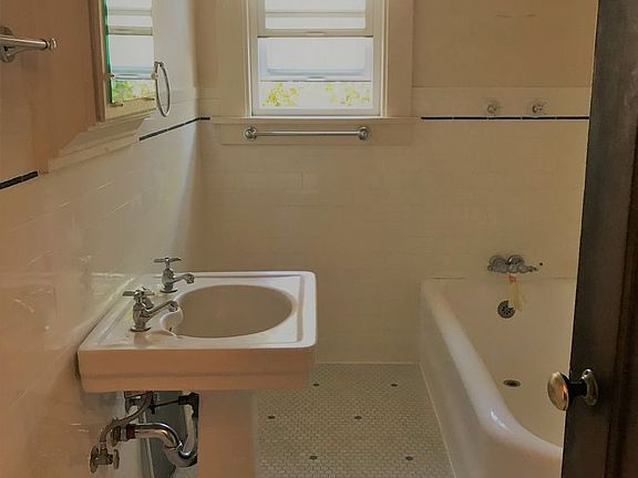 3rd image of 597 E San Bruno Ave