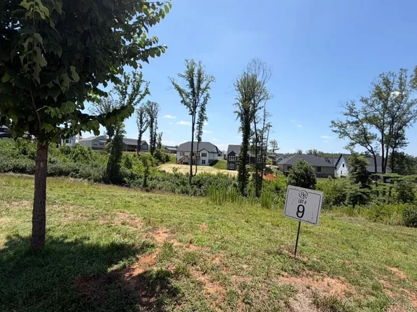 122 Runway Ct, Lynchburg, VA 24503