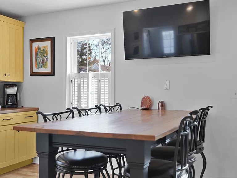 814 Locust St — Photo 15
