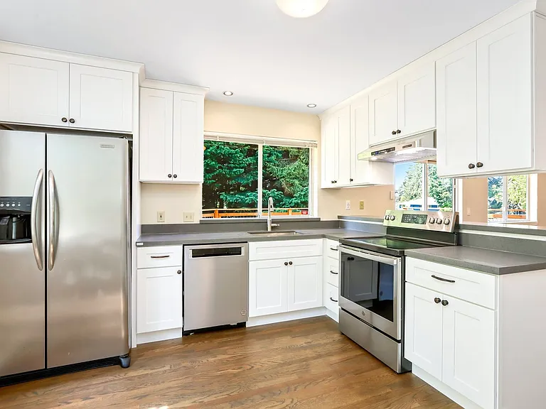 2535 Jones Ave NE — Photo 5