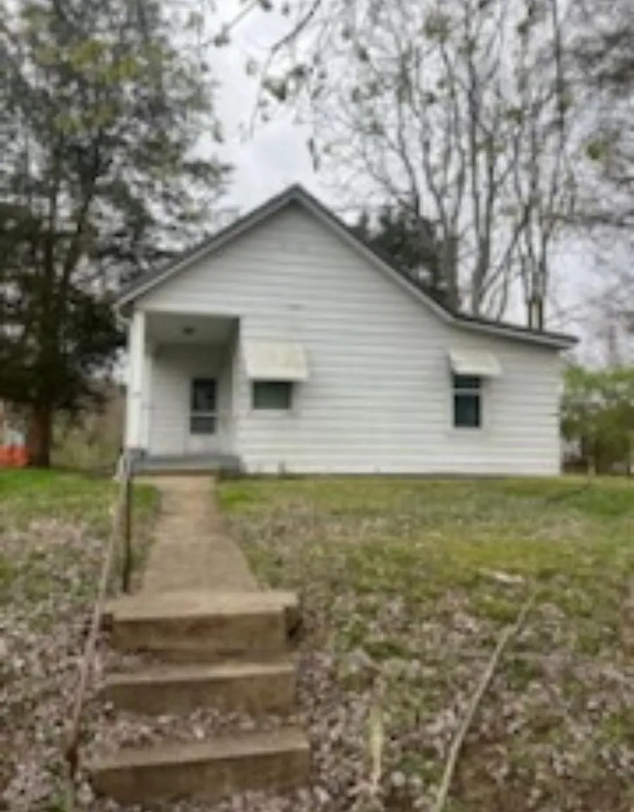 2 bed, 100 sqft, $1,200 — Photo 1