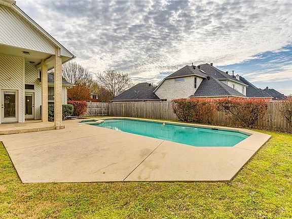 5th image of 915 Glen Abbey Dr