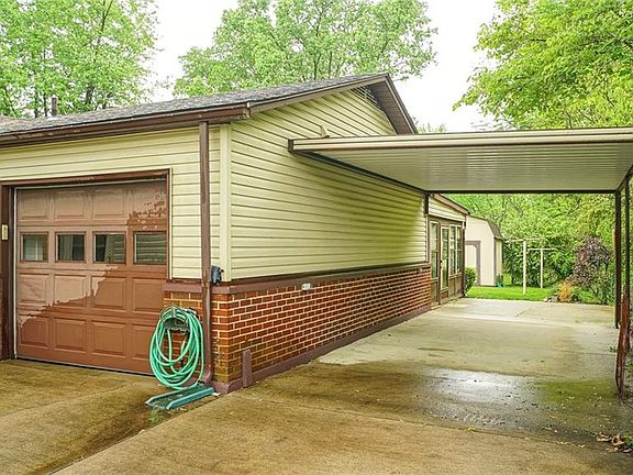 3rd image of 2421 Hackney Dr