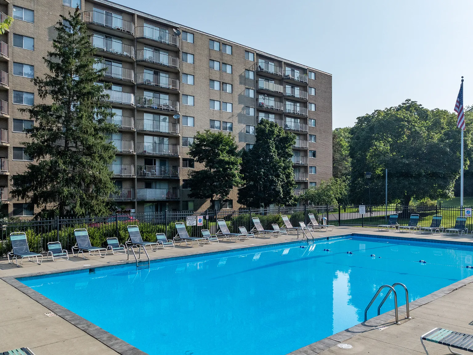 Portage Towers Apartments — Photo 2