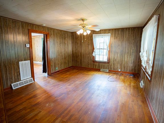 2nd image of 300 Dawson Rd