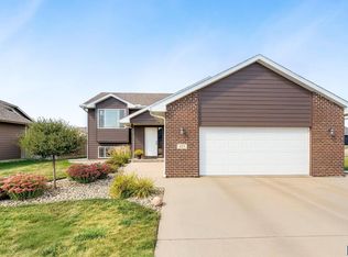 433 N Perry Ln, Harrisburg, SD 57032