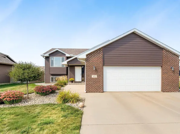 433 N Perry Ln, Harrisburg, SD 57032