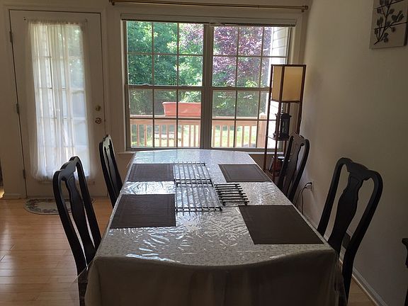 Dining area - hardwood floor