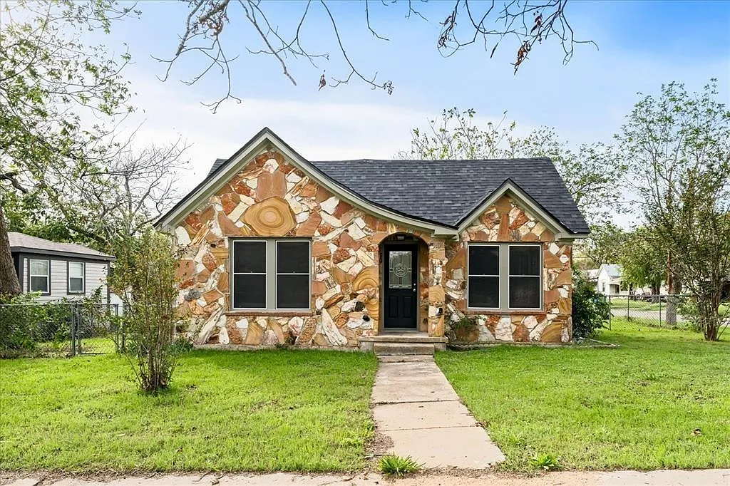 3 bed, 2.0 bath, 1633 sqft, $1,895 — Photo 3