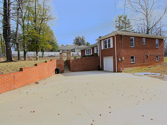 2nd image of 8109 Little River Tpke