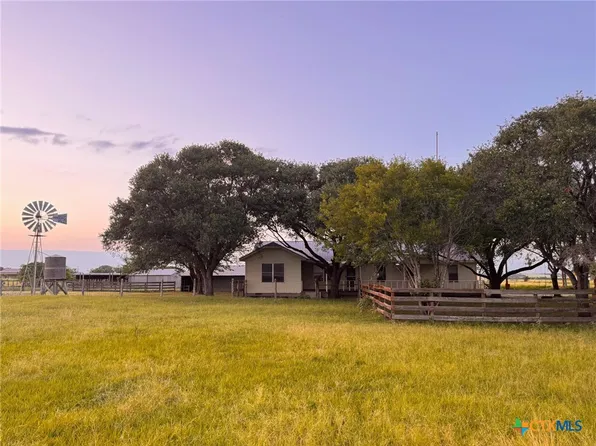 548 County Road 303, Shiner, TX 77984