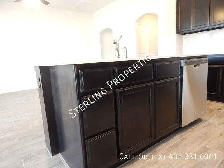 18624 Luna Dr — Photo 10