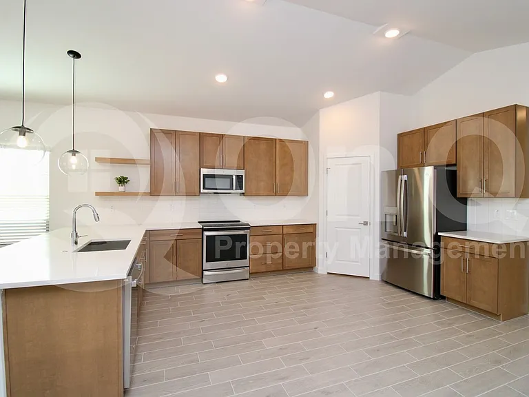 7869 N 80th Ave — Photo 3