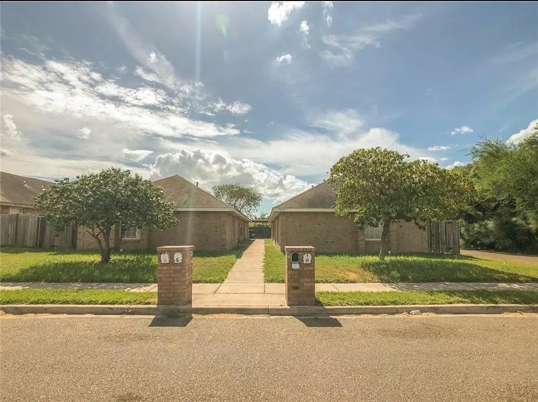2 bed, 900 sqft, $795 — Photo 1