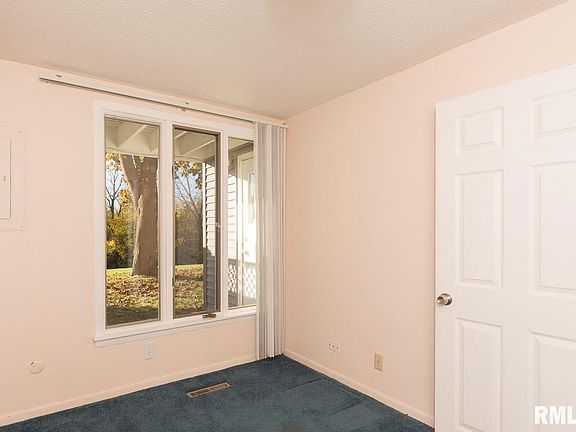 3rd image of 3040 Parkwild Dr