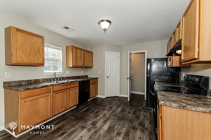 609 Green Pasture Ct — Photo 8