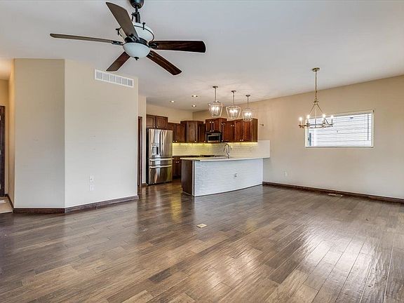 4th image of 2726 N Woodridge St