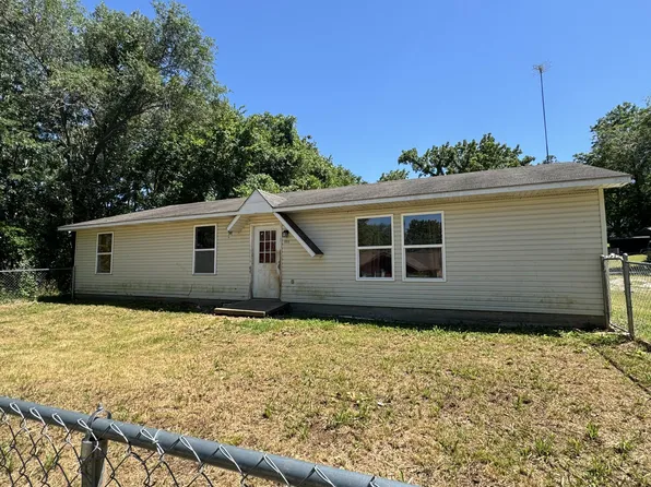 806 E Locust Street, Stockton, MO 65785