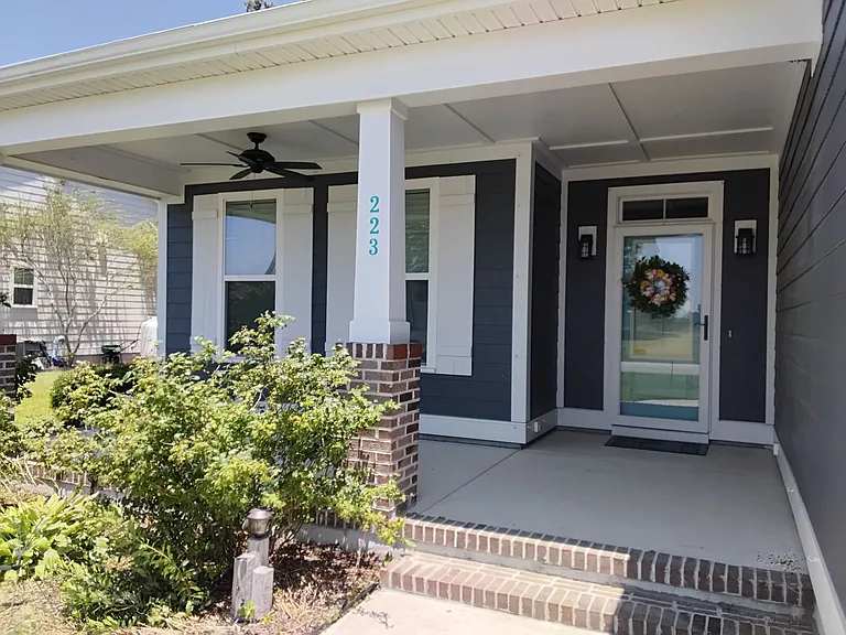 223 Taylorwood Dr — Photo 2