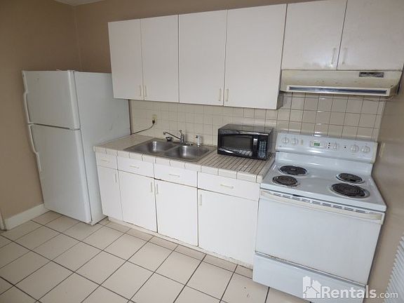 2nd image of 791 W Webster Ave