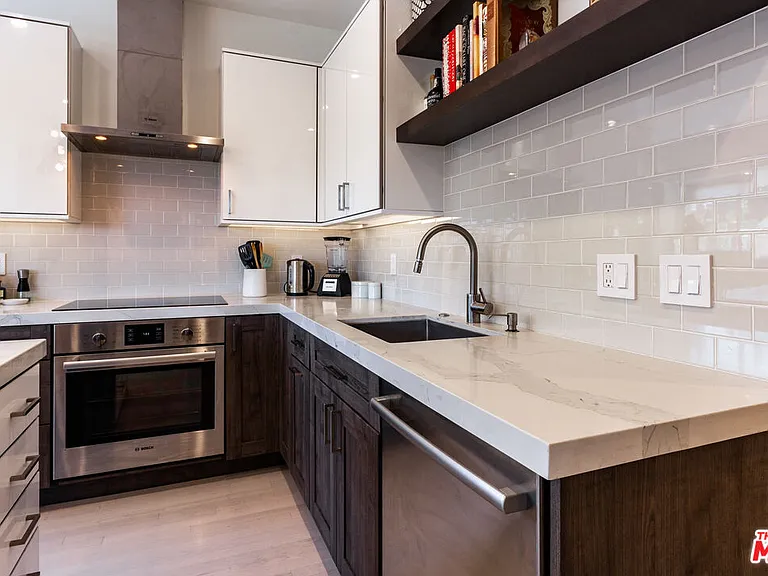 838 N Doheny Dr #203 — Photo 13