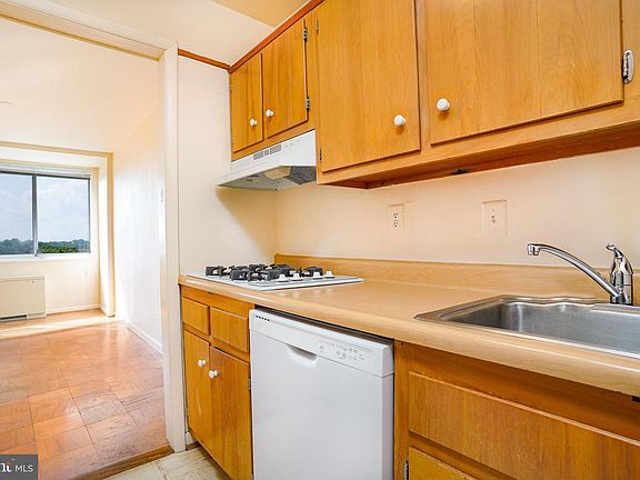 5th image of 10401 Grosvenor Pl APT 1308