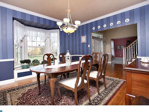 5th image of 80 Loretta Cir