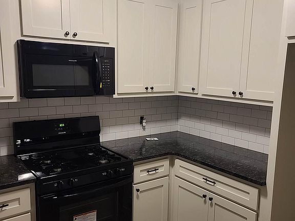 3rd image of 1114 Elmhurst Dr