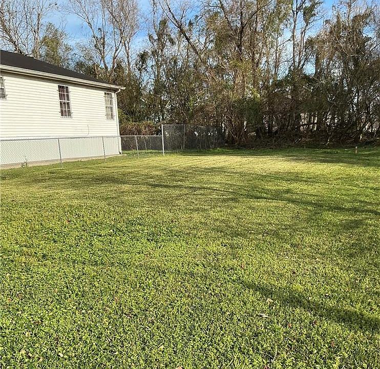 2nd image of 2903 Piety St
