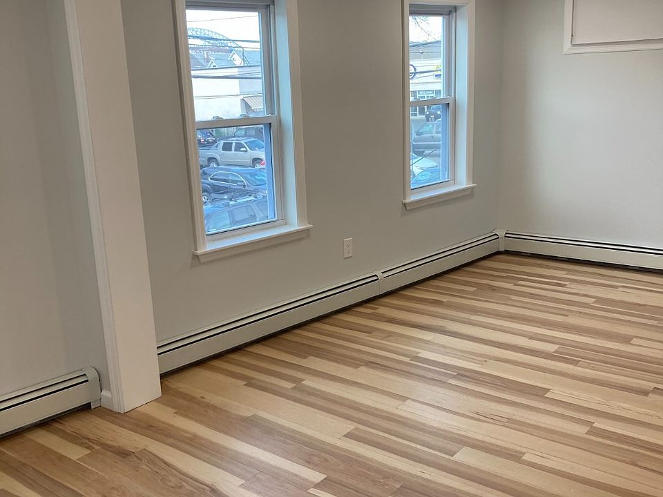 2nd image of 4 Port Richmond Ave #2