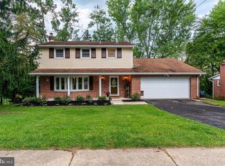 2780 Cambridge Rd, York, PA 17402