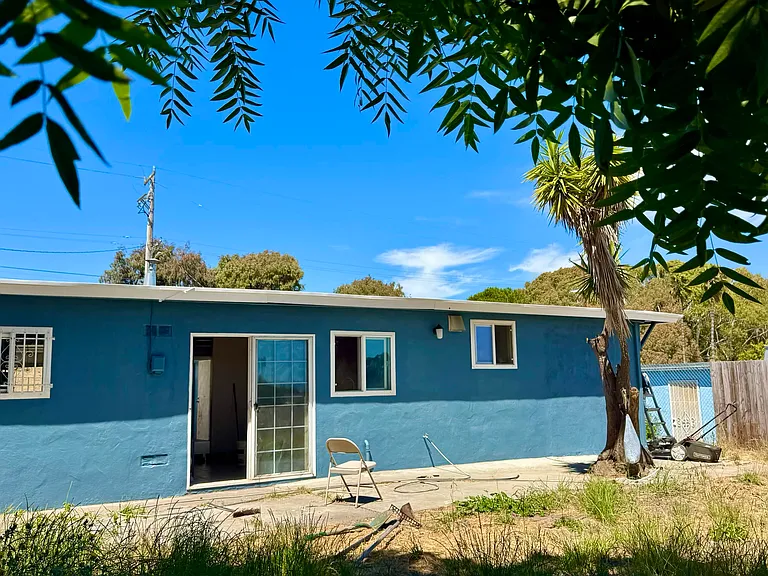 297 Christine Dr — Photo 2