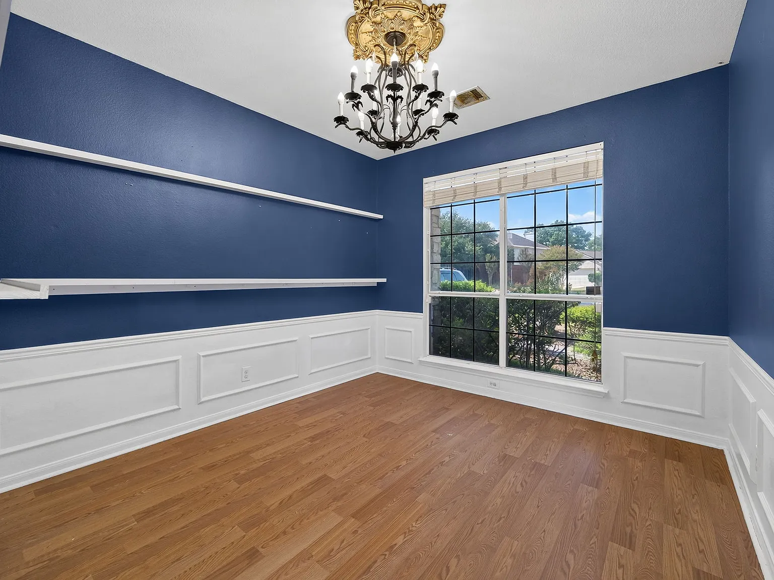 1506 Crescent Point - 1 — Photo 3