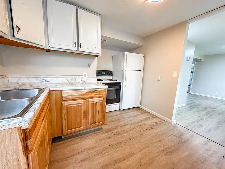515 W Oak St — Photo 9