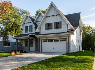 2425 Robincrest Ln, Glenview, IL 60025