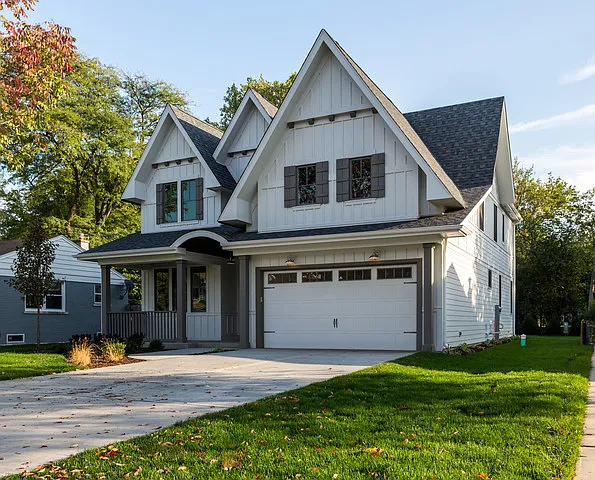 2425 Robincrest Ln photo 1