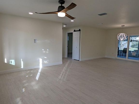 5th image of 1209 Seminole Dr