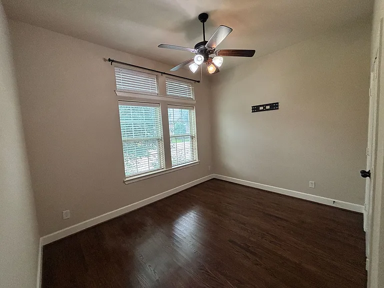 2908 N Umberland Dr — Photo 7