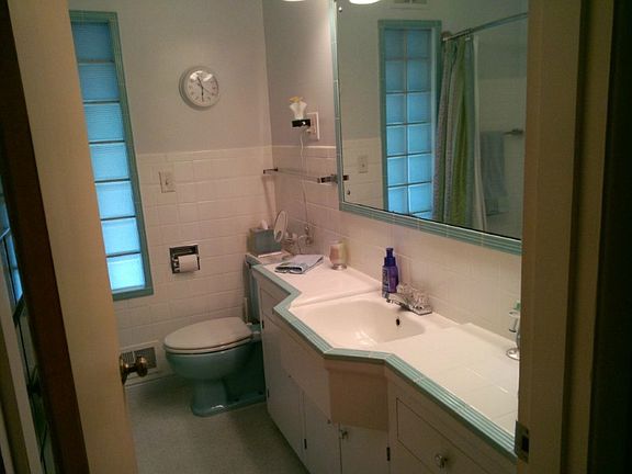 Full bath on the main level is crisp and cheery.