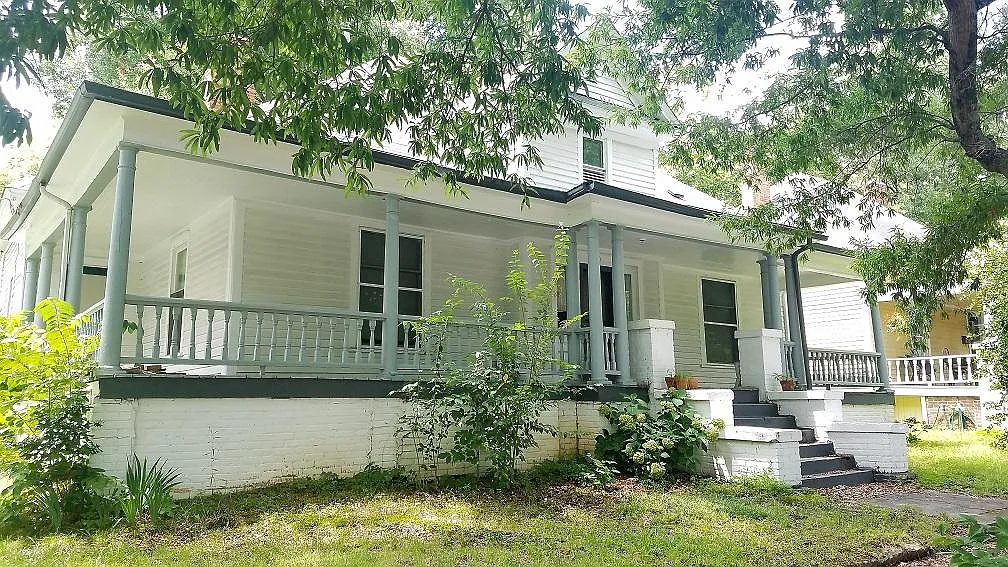 3 bed, 1.5 bath, $1,985 — Photo 1
