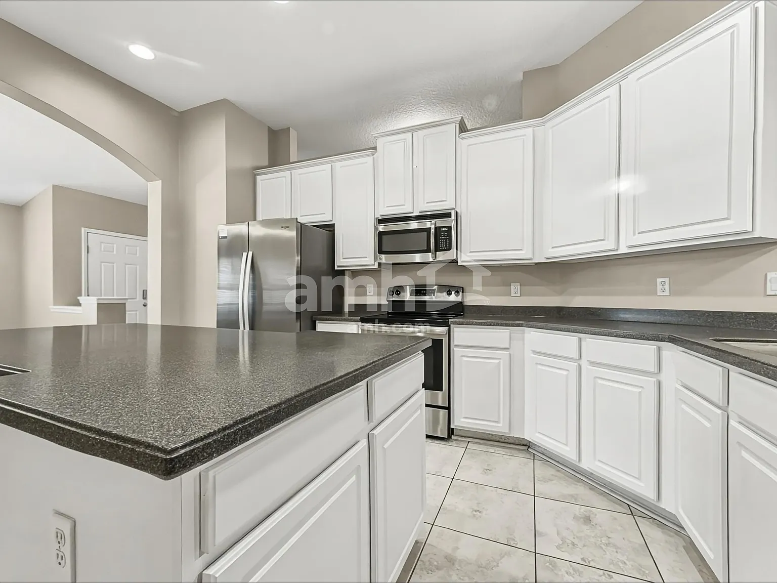 4 bed, 2.0 bath, 2005 sqft, $2,555 — Photo 3