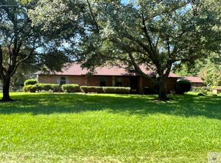 424 Northwest Dr, Wake Village, TX 75501