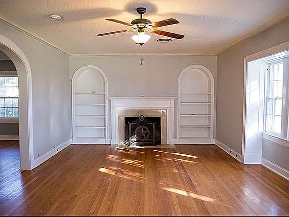3rd image of 209 N Parks St